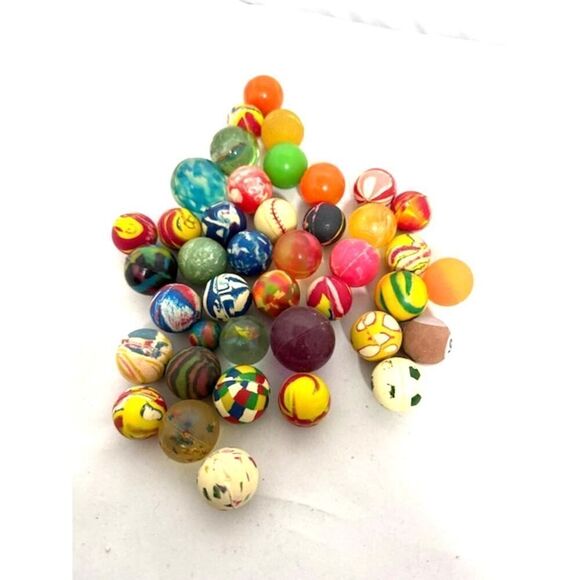 Huge Bulk Lot Of 40 Random VINTAGE Vending Machine Bouncy Balls Rubber - Picture 1 of 7